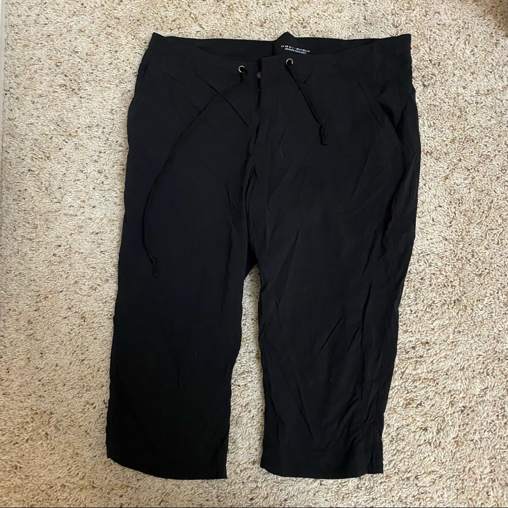 Columbia Black Capri Pants